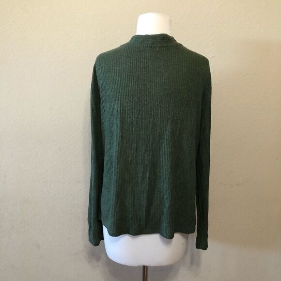 Socialite Button Front Ribbed Top Size Small - Picture 4 of 8